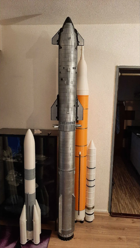 2.5M 1/48 Scale Starship Model